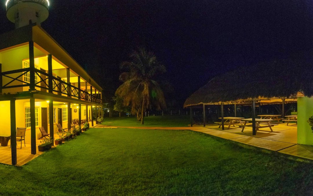Vista Panorámica de Puerto Lobos Dive Camp en Tamiahua por la noche